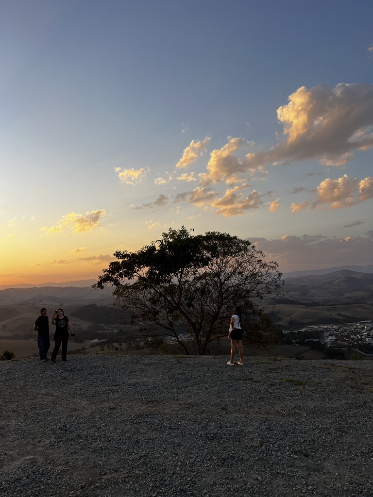 chastnfilms's tweet photo. #affm almost over and today was worth sharing! i ended friday with a walk to watch the sunset! 💛 https://t.co/p9fxZYpnKH