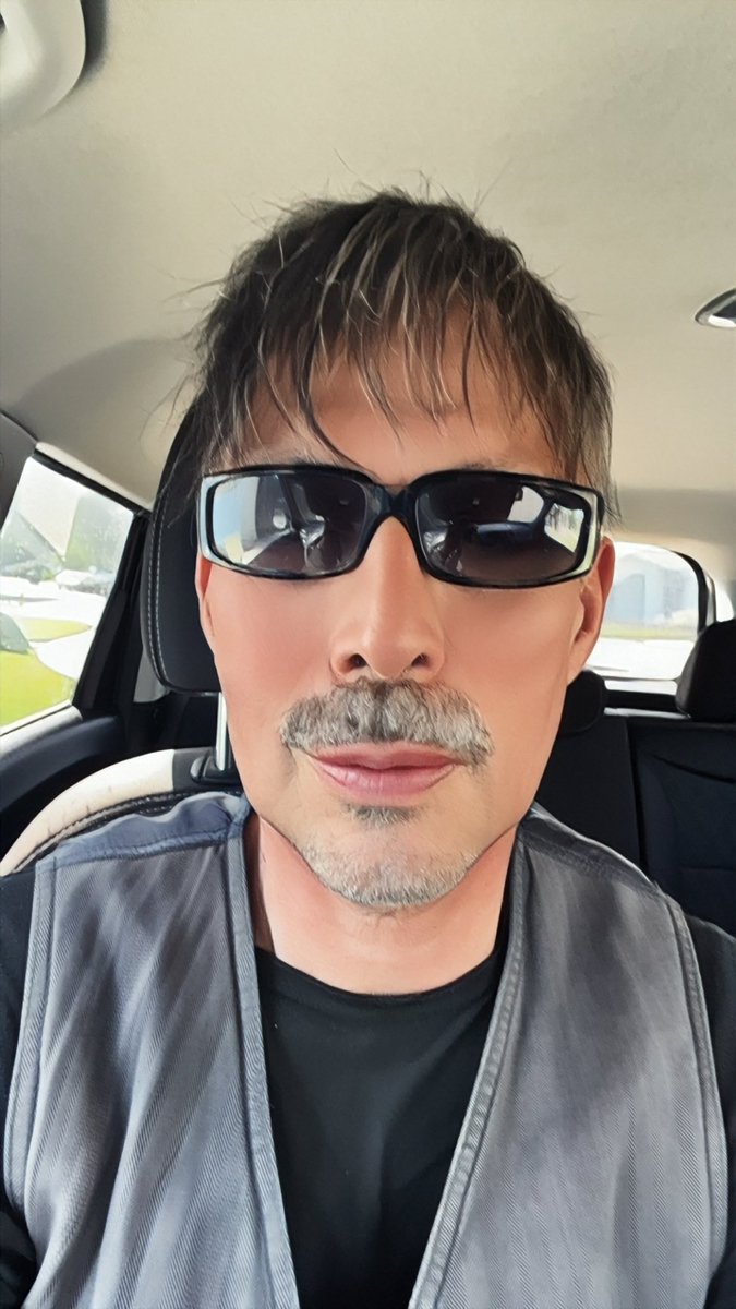 omasanarchy's tweet image. #friyay 🥳