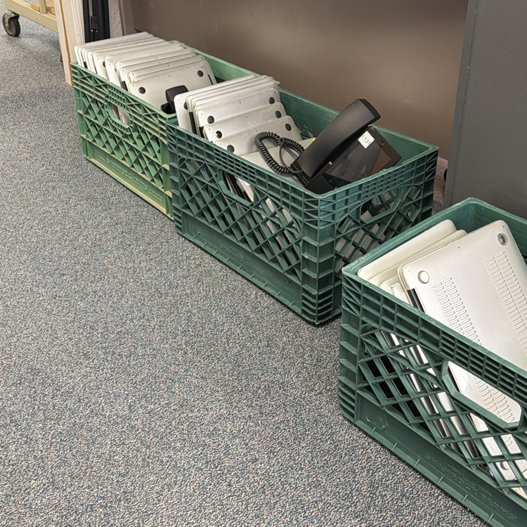 COCSchoolDist's tweet photo. Great time to grab some quality tech-CHEAP! Visit the Cottonwood-Oak Creek  district auction https://t.co/YUV13wNsY8 https://t.co/Qp9jJyv1Fk