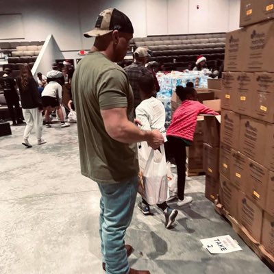 feet buyer tweet media
