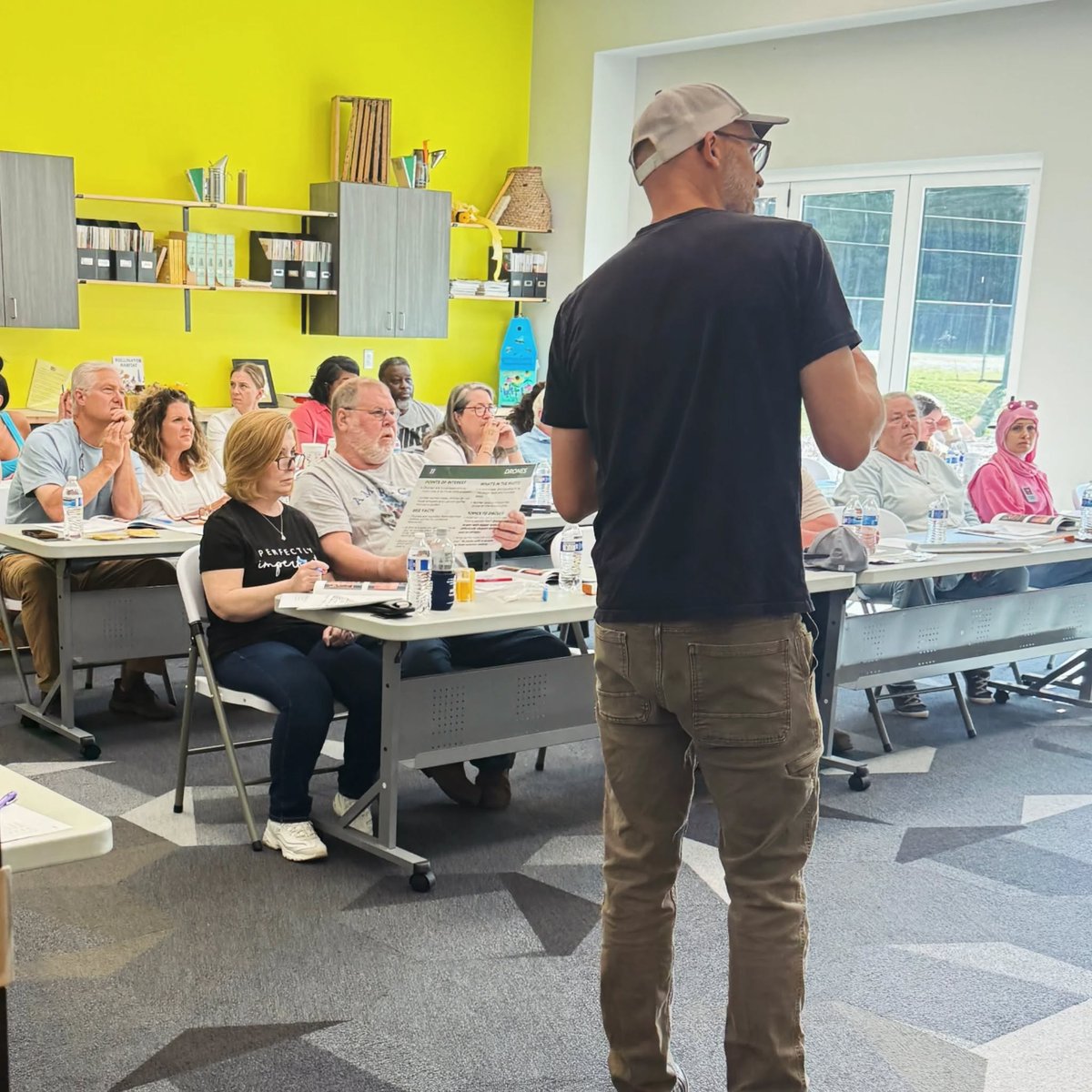 FoxhoundBeeCo's tweet image. Done with today's full-day beekeeping class, the last one scheduled for this year, and it was a great one! Thank you to everyone who came out today and all the other previous classes.

#foxhoundbeeco #beekeeping #beekeepingeducation #beekeepingclass #honeybees