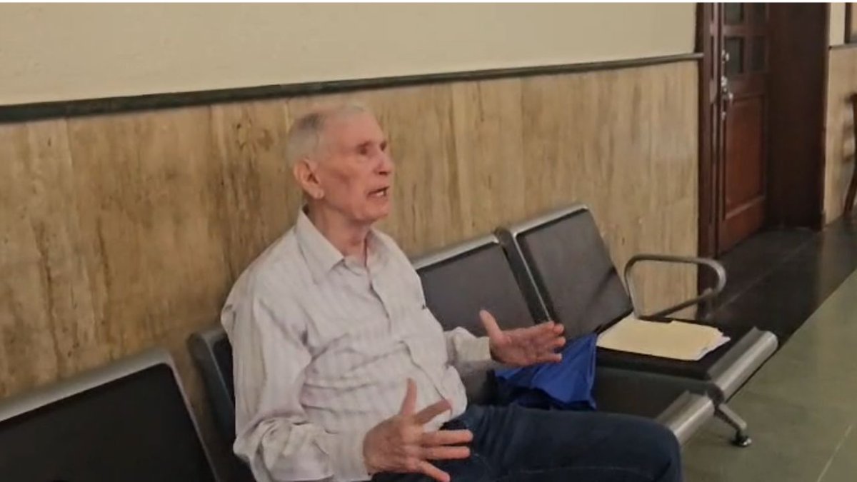 SIN24Horas's tweet image. Envejeciente es detenido por supuesto impago de manutención; familiares aseguran que tienen pruebas de pago #NoticiasSIN 

Detalles en: 
noticiassin.com/pais/nacional/…