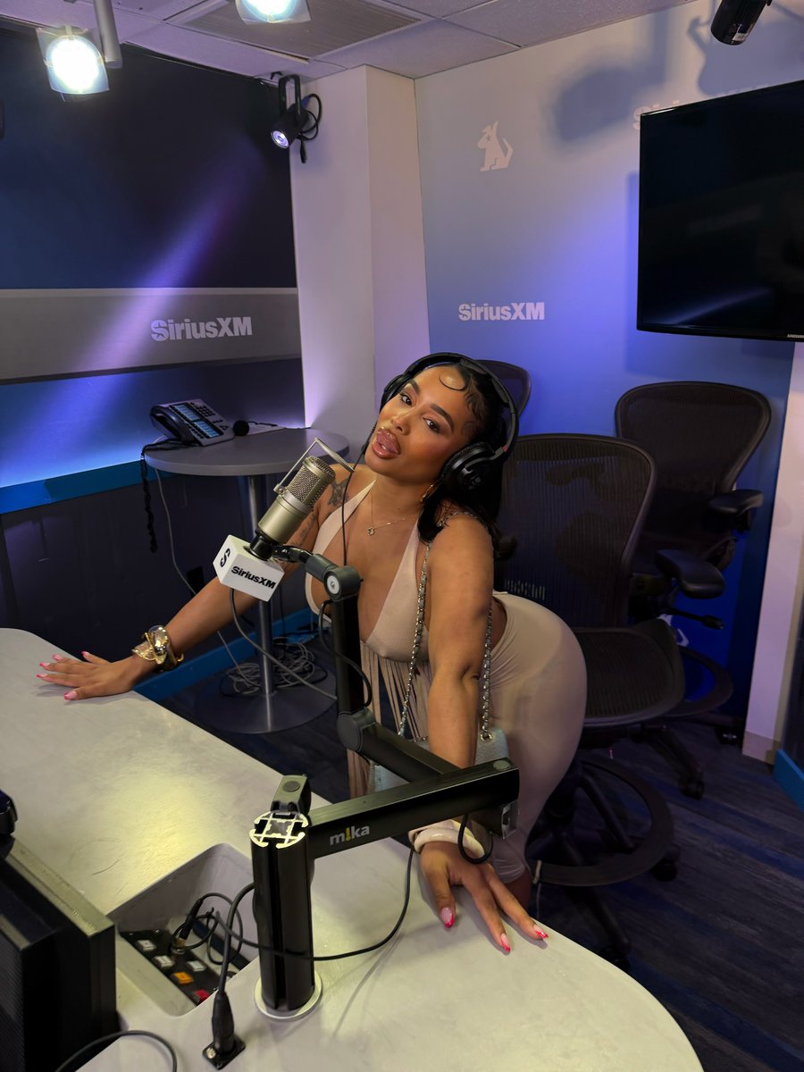 DreamDoll tweet media