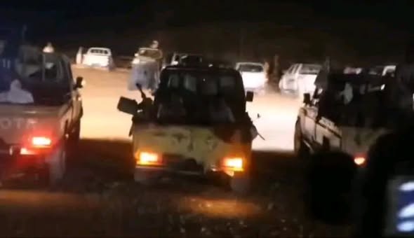 #عاجل
القوات المسلحة الجنوبية تعلن التعبئة العامة للمعركة الفاصلة والحاسمة مع قوى الإحتلال والقبائل الجنوبية تعلن النفير العام لحشد المقاتلين
لا خيار امام شعب الجنوب الا المواجهة العسكرية وليس لديهم مايخسرونه أكثر مما خسروه مسبقا
اللواء #عيدروس_الزُبيدي سيكون في عدن خلال٧٢ساعة