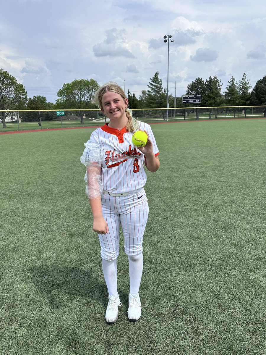 oehawkssoftball's tweet image. Not the way we hoped the day would go, but still so much to celebrate! @kjacquinot2028 hit another 💣 and @adaschweller reached her 500th career strikeout! We are so proud of the fight this team has! No matter what, we’re in it together! #Team&amp;gt;Self 💙🥎🧡