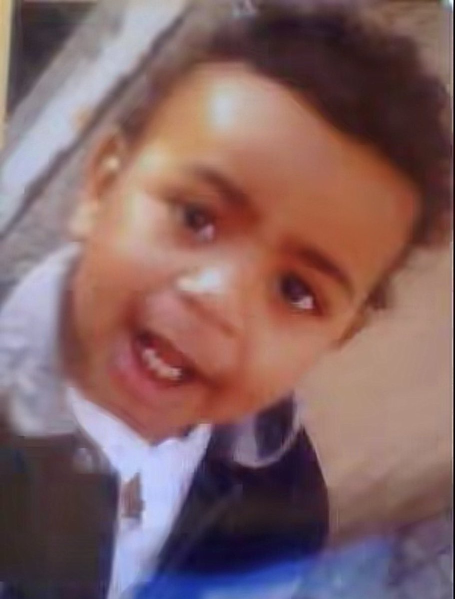 قــمــر tweet media