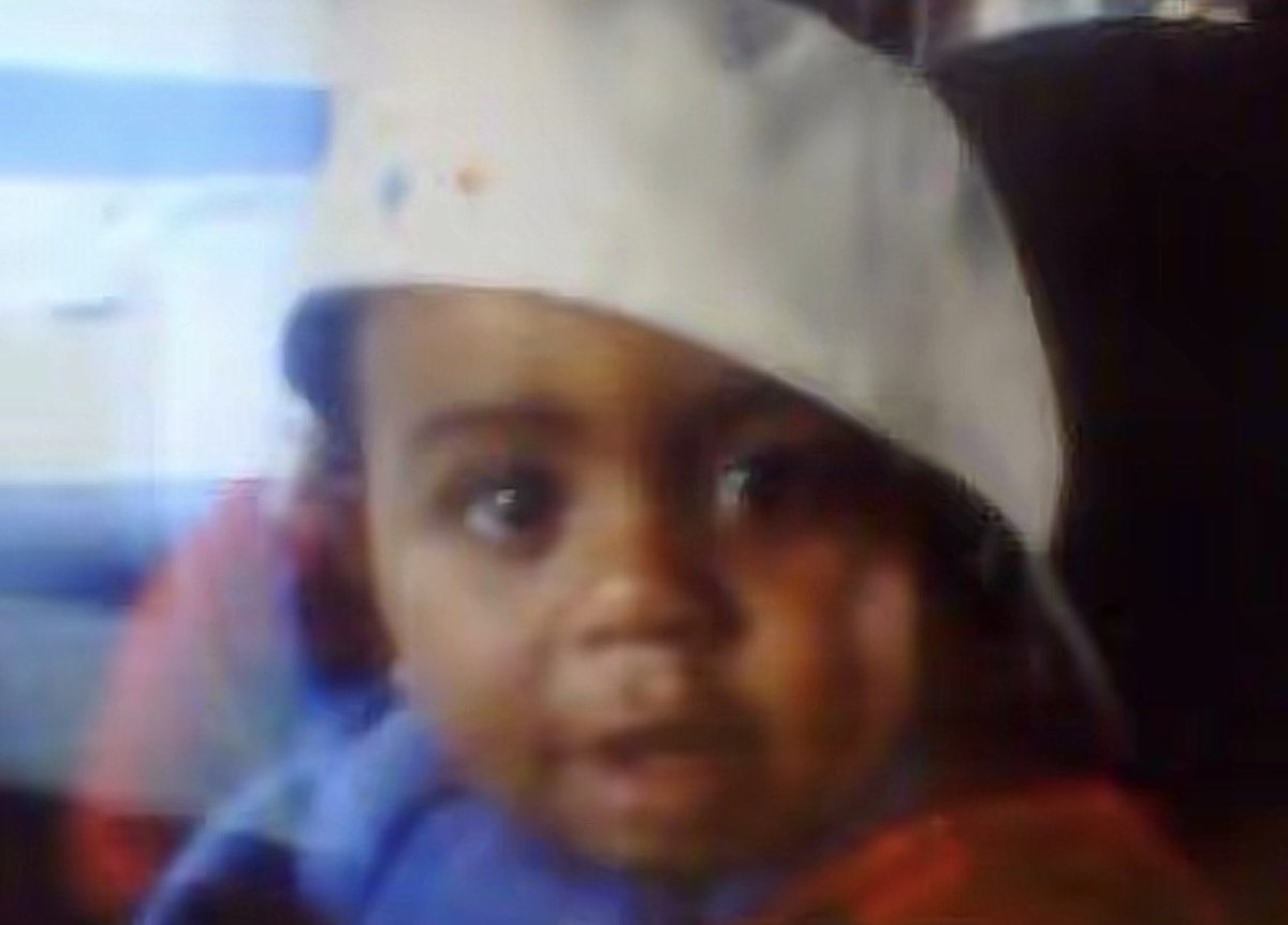 قــمــر tweet media