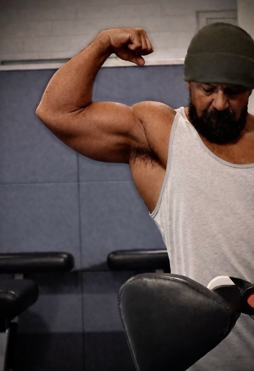 RodneyRemix's tweet image. #flexfriday