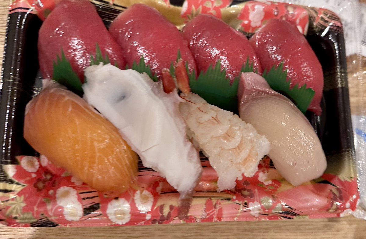 LeylaKuni's tweet image. From Osaka’s fish market. 1500 yen (~$10)

I’m contemplating sending the kids back with the husband and staying here forever