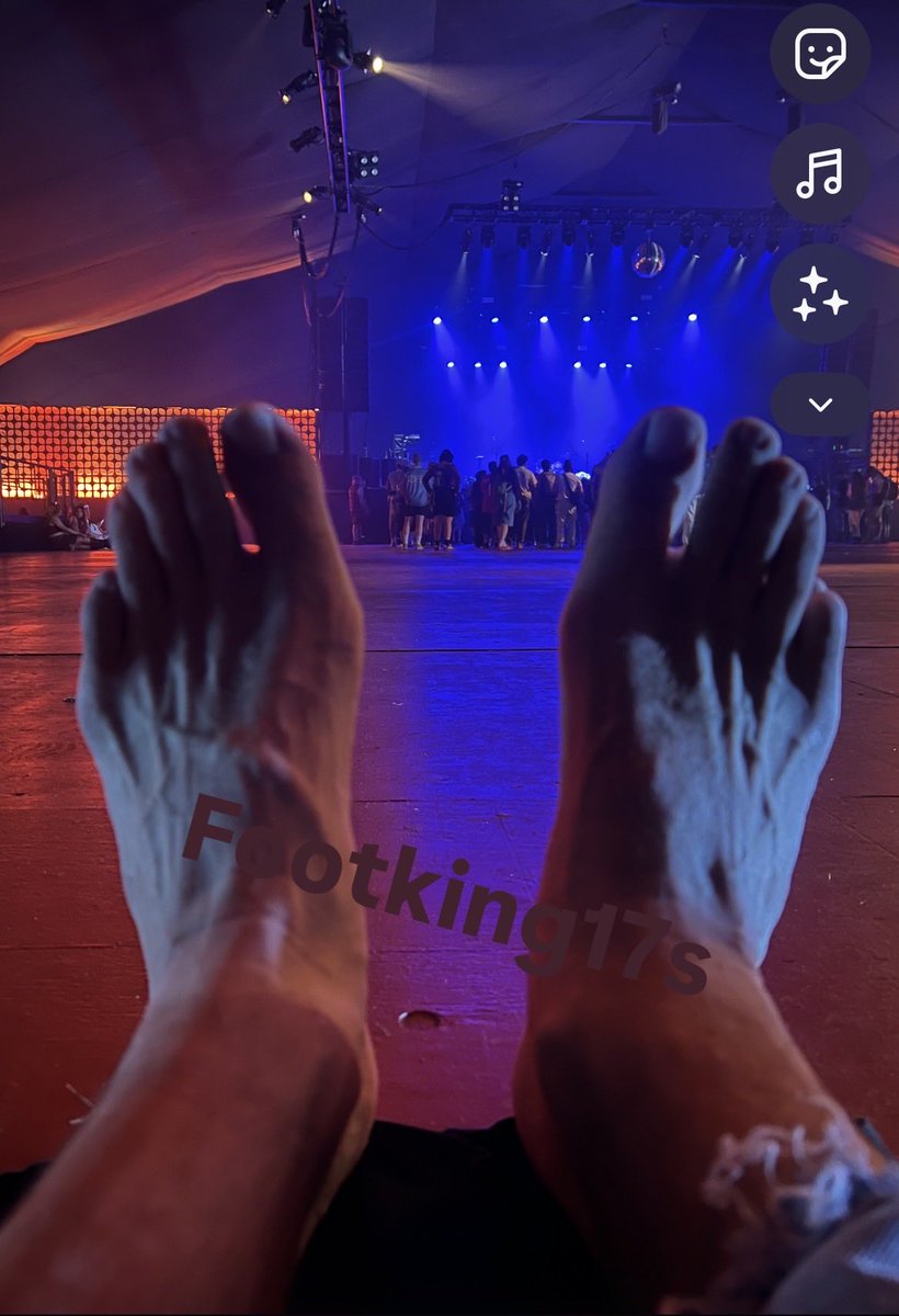 The guy next to me couldn’t stop staring at them

Size 17

#footfetish #bigfoot #bigfeet