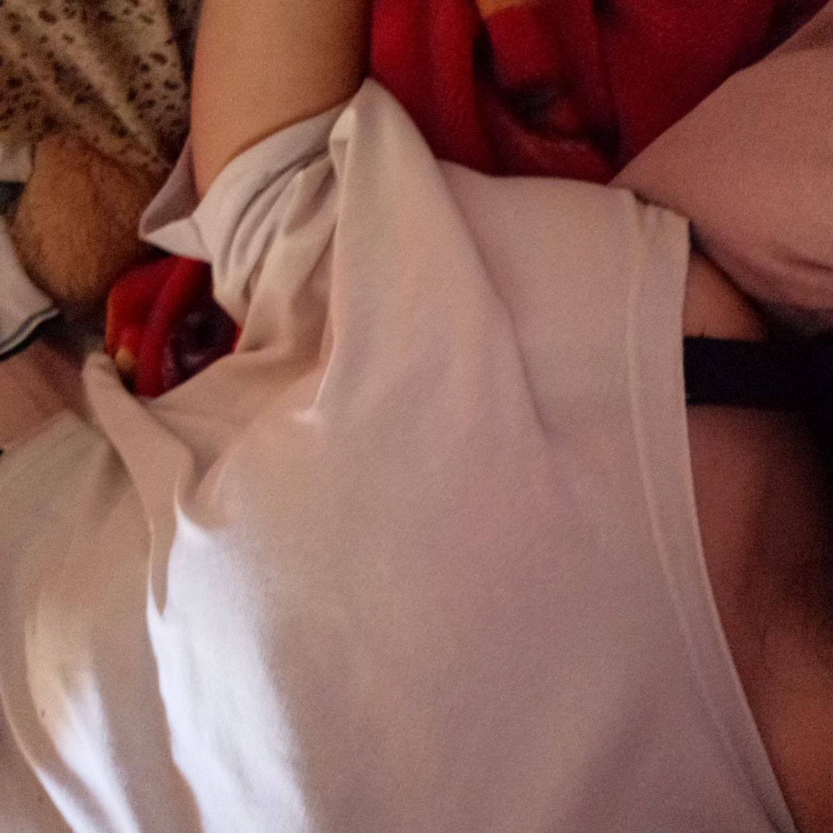 hendelbiru's tweet photo. 床单和头发好久没被弄乱了。  #寂寞女 #反差 #母狗少女 #调教 #可Y https://t.co/oNezOEkTqS