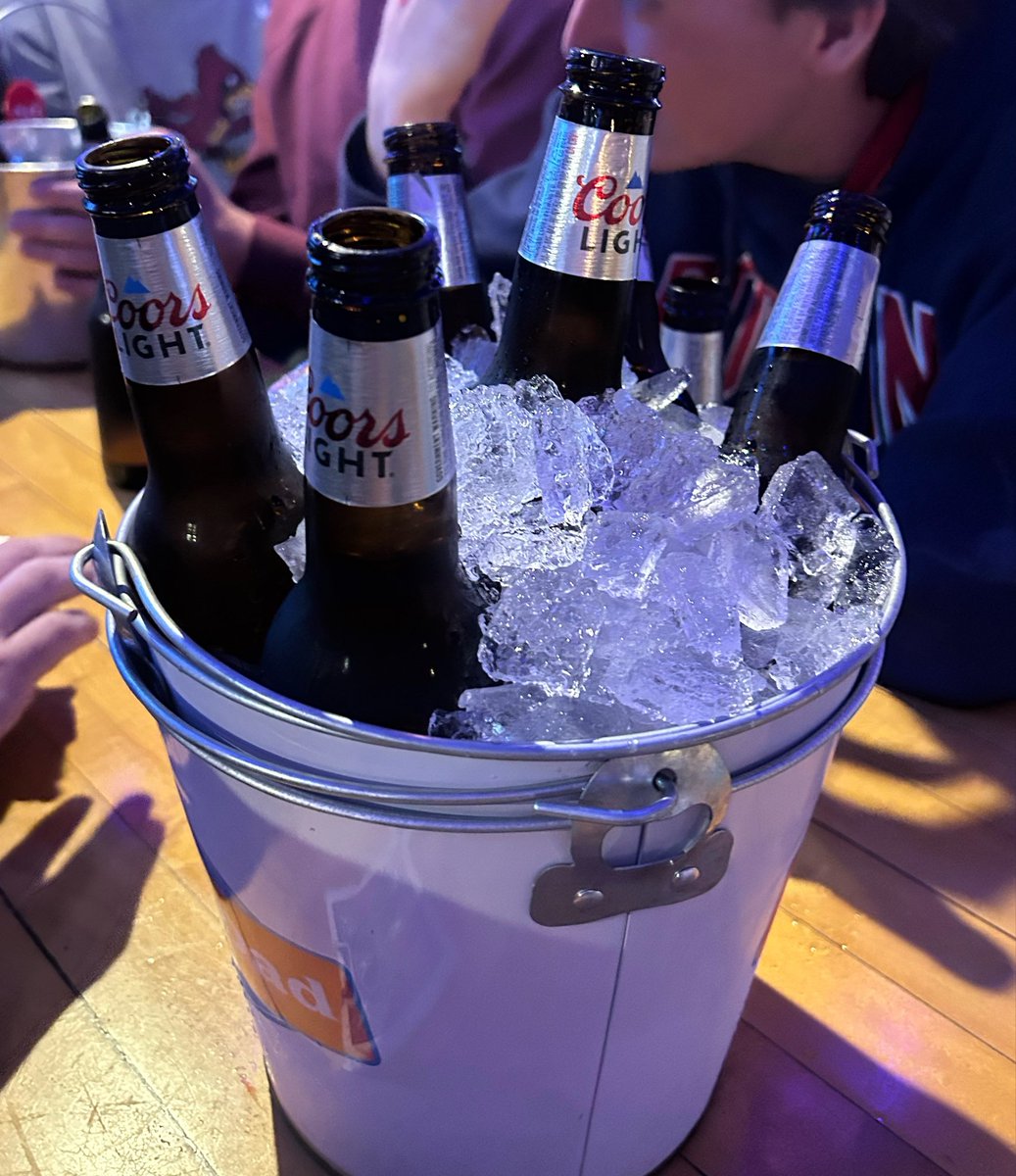 CycloneRob69's tweet photo. MILBB (man I love beer buckets) https://t.co/t8x11uhWzj