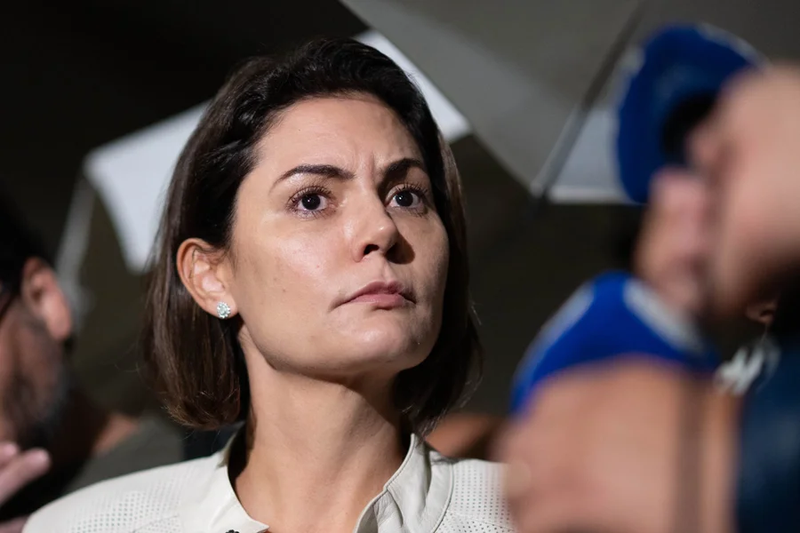 EdAmorim3's tweet photo. @allandospanos Mais ataques virão em breve. Michelle está no banco de reservas da Extrema Direita com apoio de Valdemar para disputar a Presidência. Lula já detectou isto faz tempo razão pela qual não tem batido pesado em Flávio Bolsonarinho. https://t.co/VADCAcTCUO