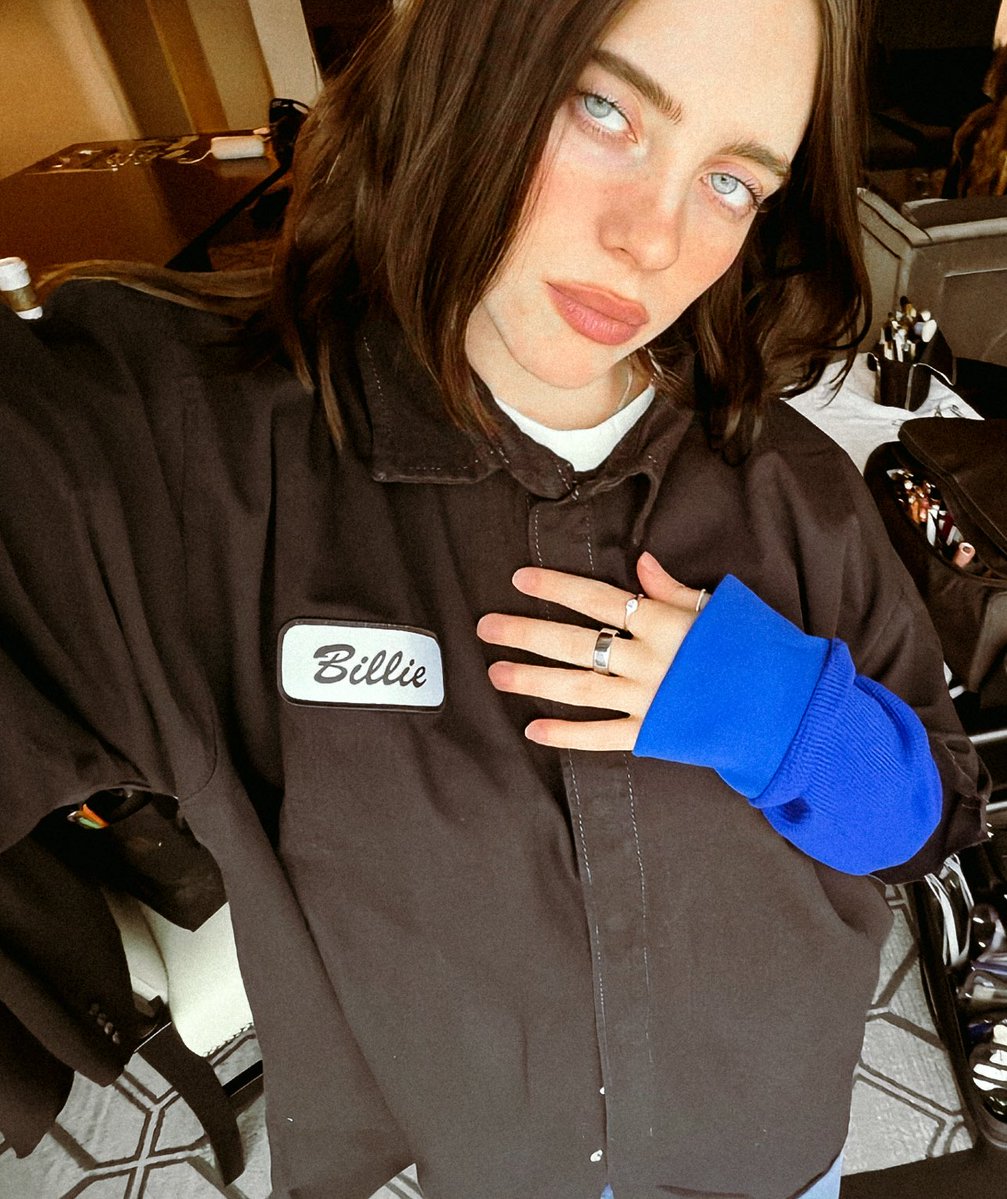 billie ★ tweet media