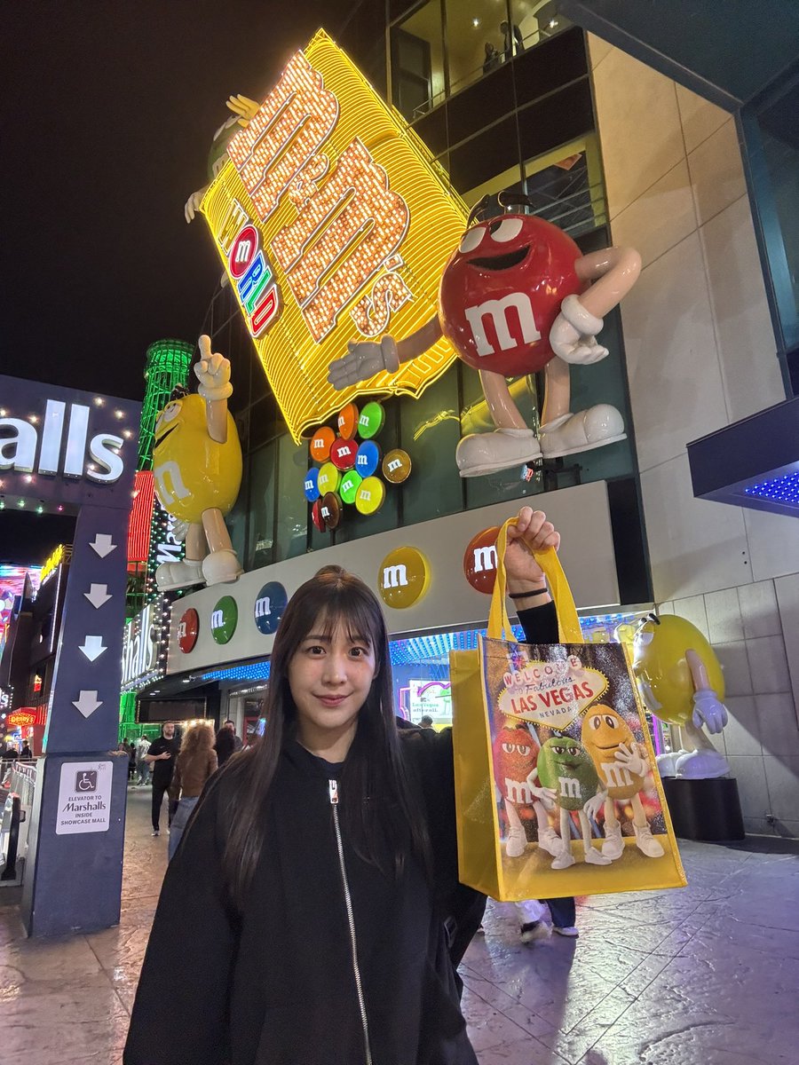 Colorful vibes only at M&amp;M’s Las Vegas 🌈🍫

Which M&amp;M's color is your favorite? 🤔❤️ #MMSLasVegas #MMs