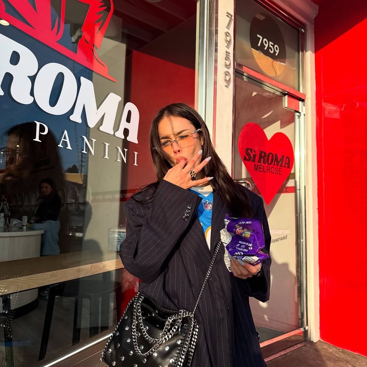 𝐴𝑛𝑡𝑜𝑛𝑒𝑙𝑙𝑎 𝑆𝑖𝑛𝑐𝑙𝑎𝑖𝑟. tweet media