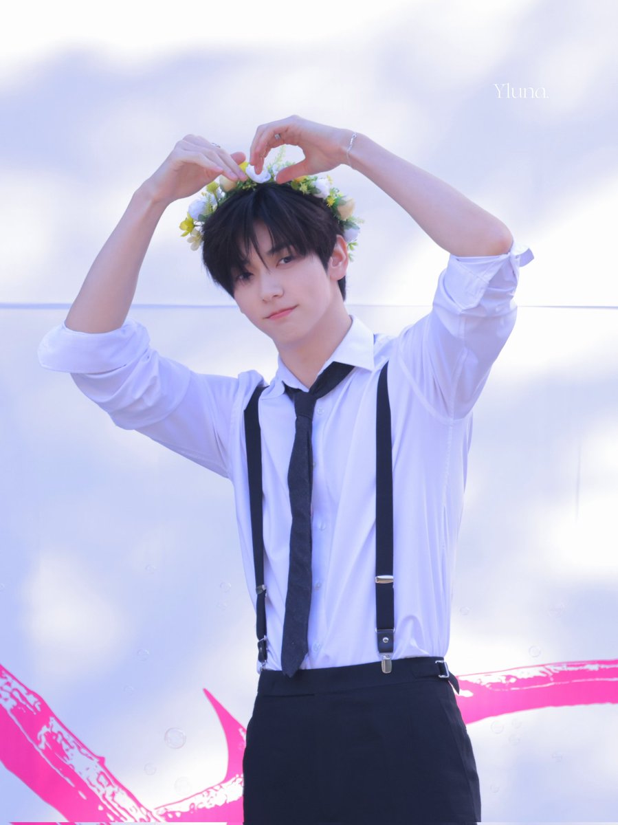 Yluna05's tweet photo. 260418 미니팬미팅
왕자님👑
#수빈 #SOOBIN 
#TOMORROW_X_TOGETHER  
#투모로우바이투게더 https://t.co/fEY1YXoesC