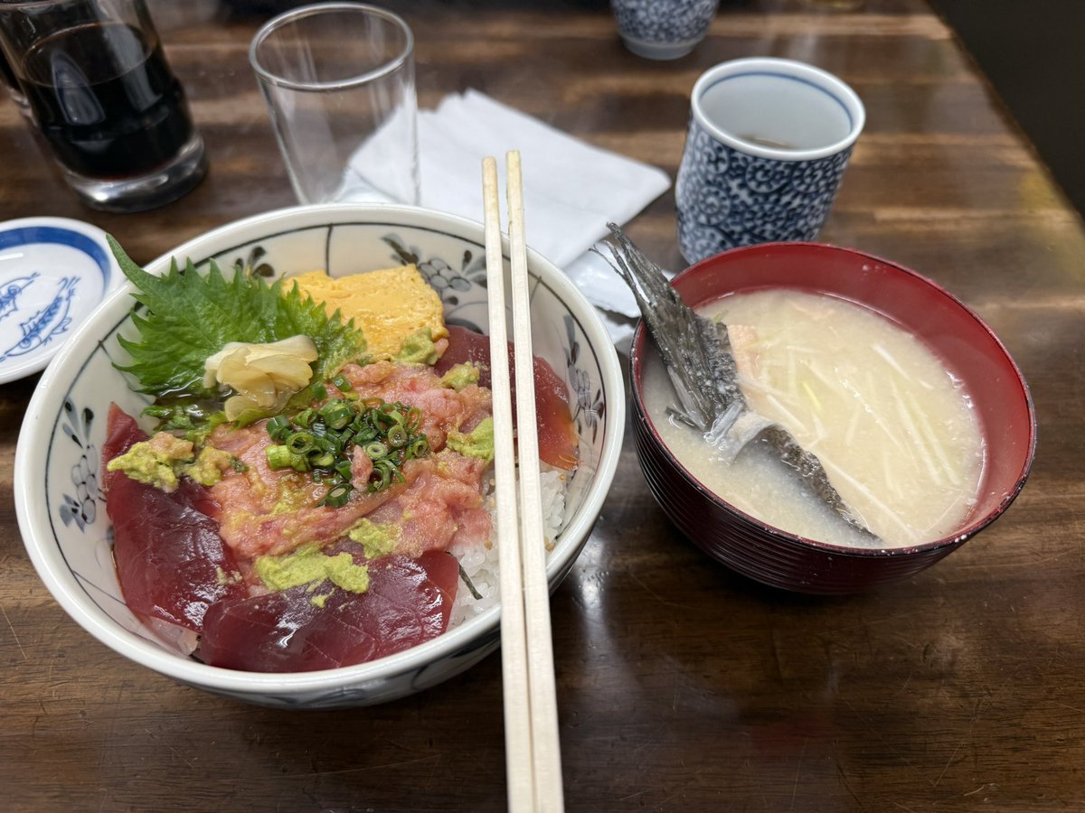 朝から海鮮丼( ´ ▽ ` )ﾉ
