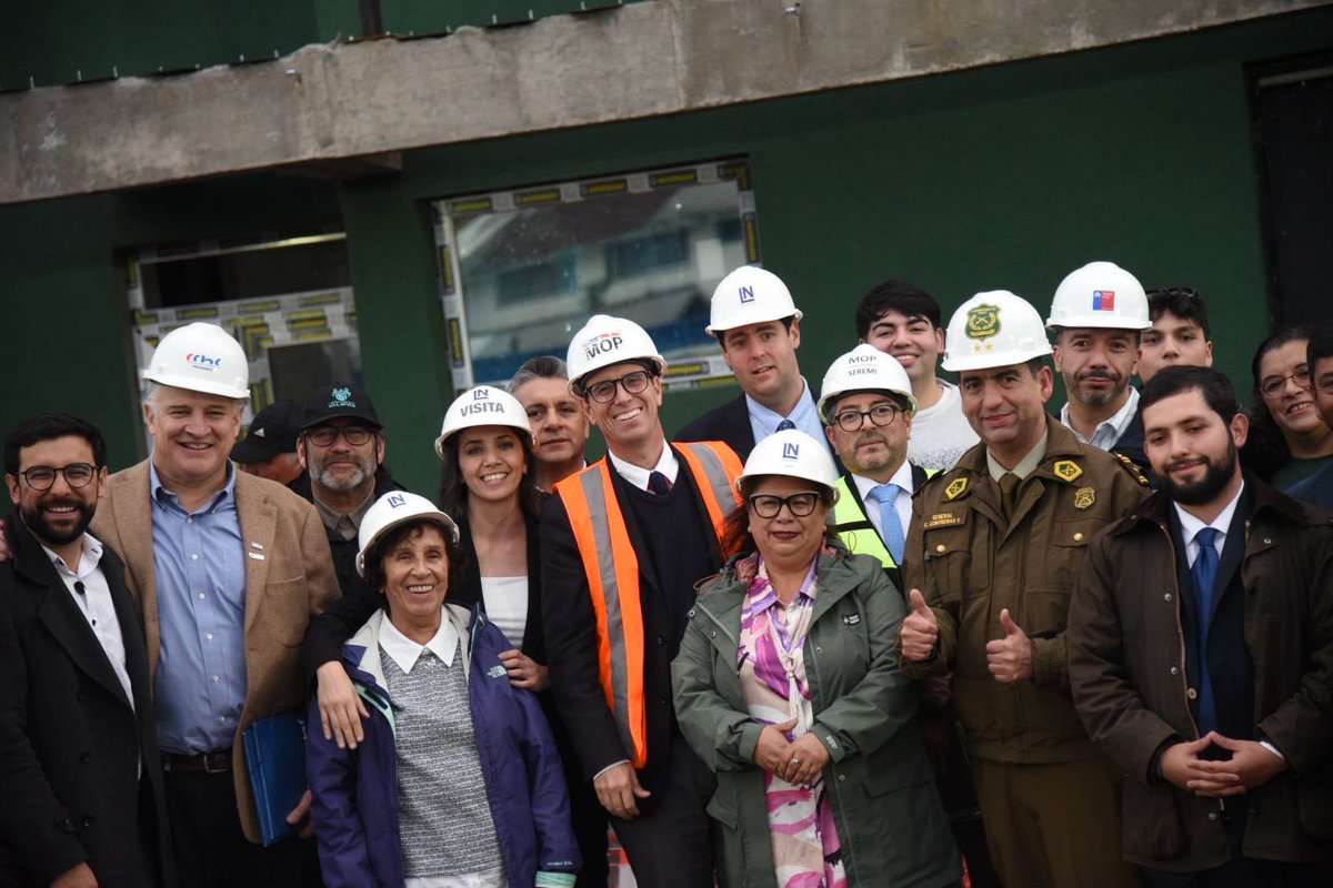 CChCValdivia's tweet photo. 🖇️El presidente de la Cámara Chilena de la Construcción sede #ValdiviaCL, Pedro Matamala, junto al past presidente, Fernando Vásquez, se reunieron con el ministro de Obras Públicas, Martín Arrau, en el contexto de su visita a Los Ríos. https://t.co/CgTeqyLmNH