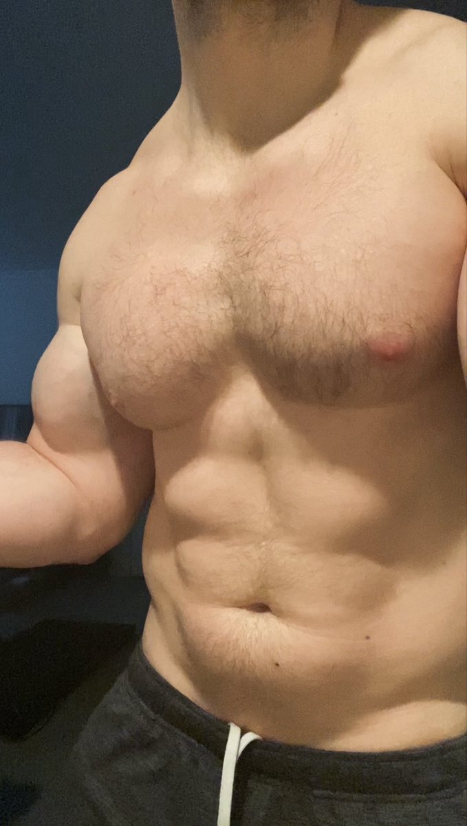 VanillaFace___'s tweet photo. Sensational 

#bodybuilder #fitness #muscle https://t.co/FUpXVzBArA