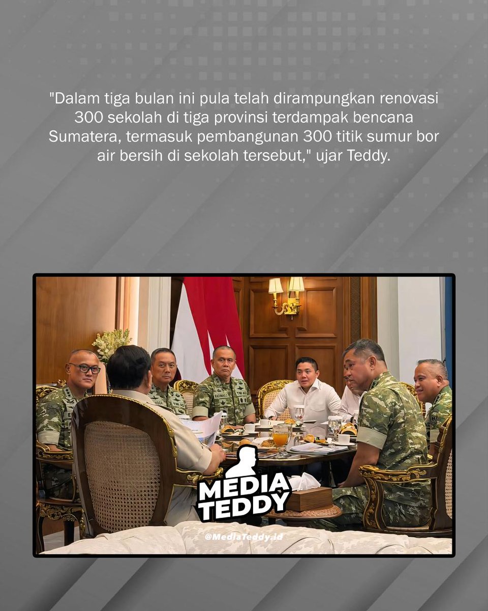 Seskab Teddy menegaskan TNI AD bersama masyarakat dan lintas sektor telah merenovasi 300 sekolah serta membangun 300 titik air bersih di wilayah terdampak bencana.