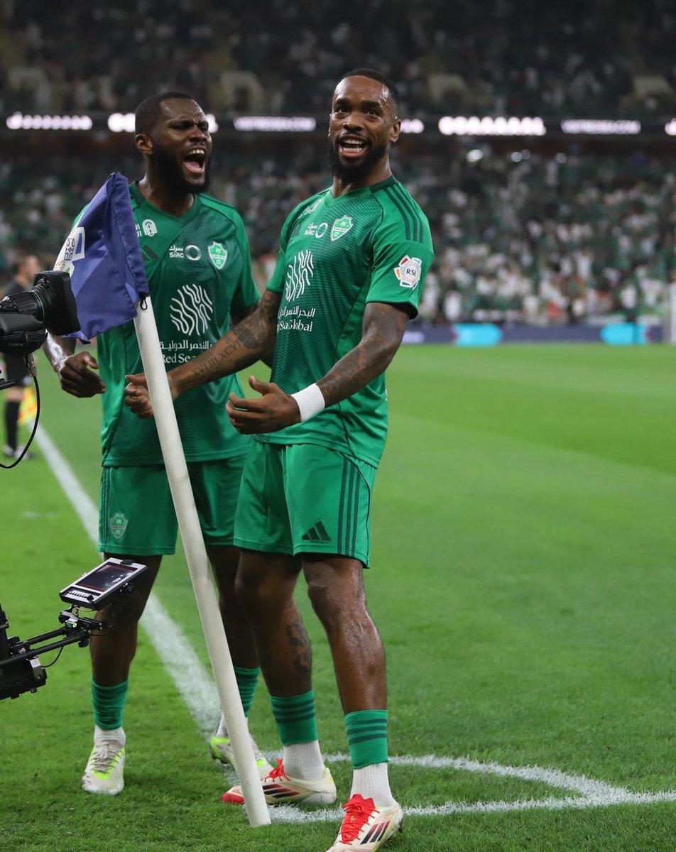 #دوري_أبطال_آسيا_للنخبة 
رحل الجميع وبقي سفير الوطن هي كلمات موجزه الاهلي للوطن مفخره يتلألأ بنجومه في سماء القارة متميزا متفردا مبهرا وعظيما 💚