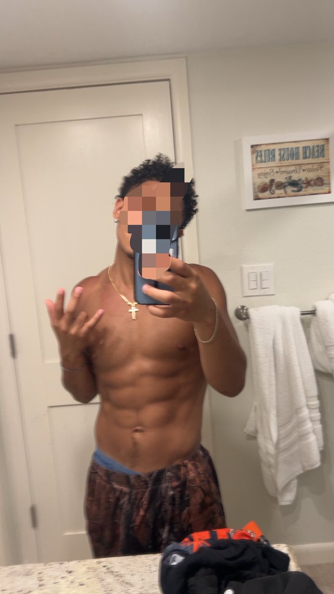 bthomas33_'s tweet photo. #hacked text me https://t.co/3XNQ9A3Vxe