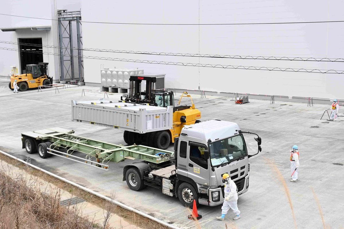 mori_futoshi's tweet photo. 震災から15年。廃炉作業の続く福島第一原発を訪れ、原子炉建屋から処理水タンクの解体現場、廃棄物の保管・焼却施設まで歩き回って取材しました。英語版記事です。

https://t.co/VGN74qCiFQ

#福島第一 #廃炉 #原発 #処理水 https://t.co/lOaT3Jf6Qj