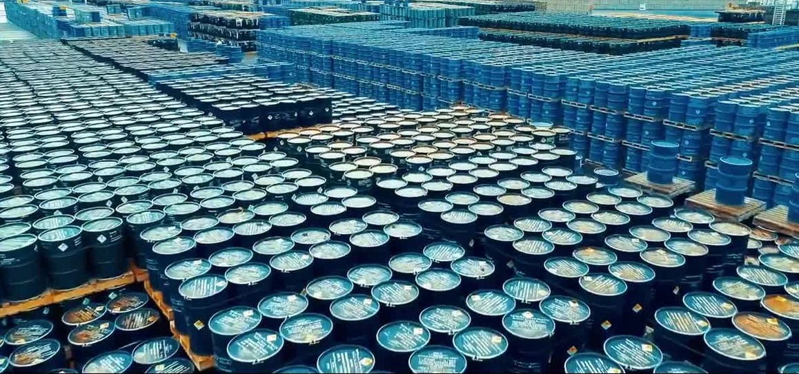 quakes99's tweet image. 🎆This week alone #SPUT has raised a mammoth $72M in cash🐘🏧💰 used to divert another 600,000 lbs of #Nuclear reactor fuel to SPUT's monumental cache of 80.85 Million lbs #U3O8 on its one-way trip to #Uranium Heaven!😇🏝️🍹🚛  What a week for U!🤠🐂 #RideTheWave 🌊🏄
