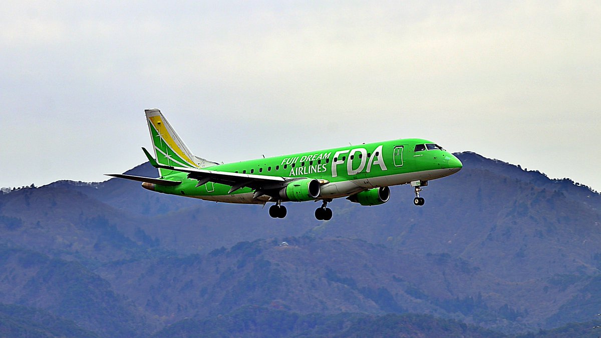 QlMlRNLQKdSyOuD's tweet image. またまたお昼休みに、今週もお疲れ様でした🥱
仕事がお祭り状態中ですが、昨日は休みをとって空活へ📷
千歳からの便はだいたい19降りなので、行ったことのないMMJ風に。あっ松本の方に失礼ですね😓
山に雪があればよかったなと・・・

#FDA #おいしい山形空港🍡