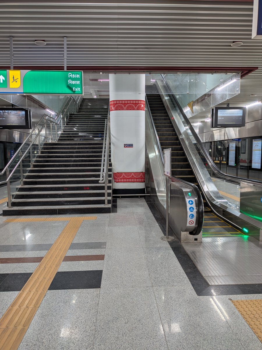piedcipher's tweet image. symmetry #teampixel #nightsight 🚇