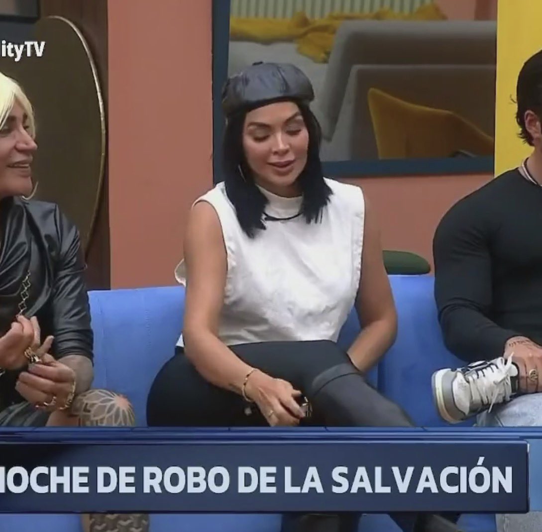 c ᥫ᭡ tweet media