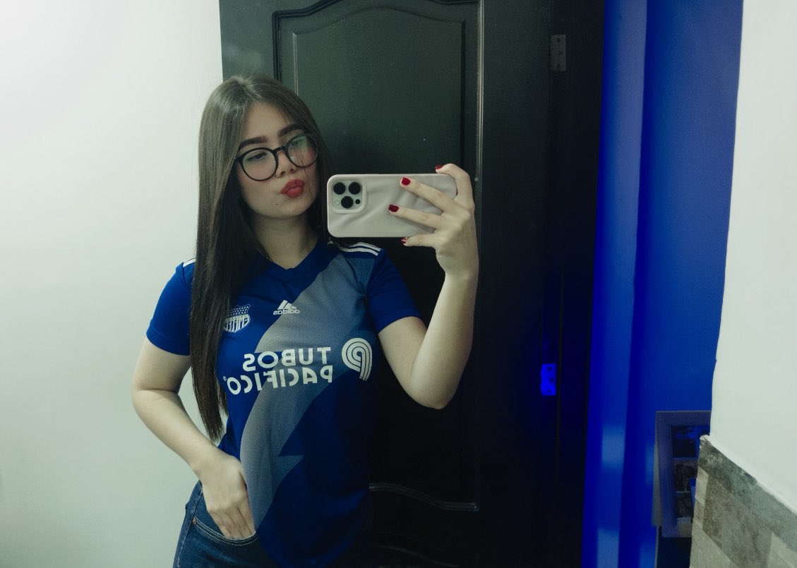 dvaleeeee_'s tweet photo. emelecista desde la cuna https://t.co/I8IKEO7TRL