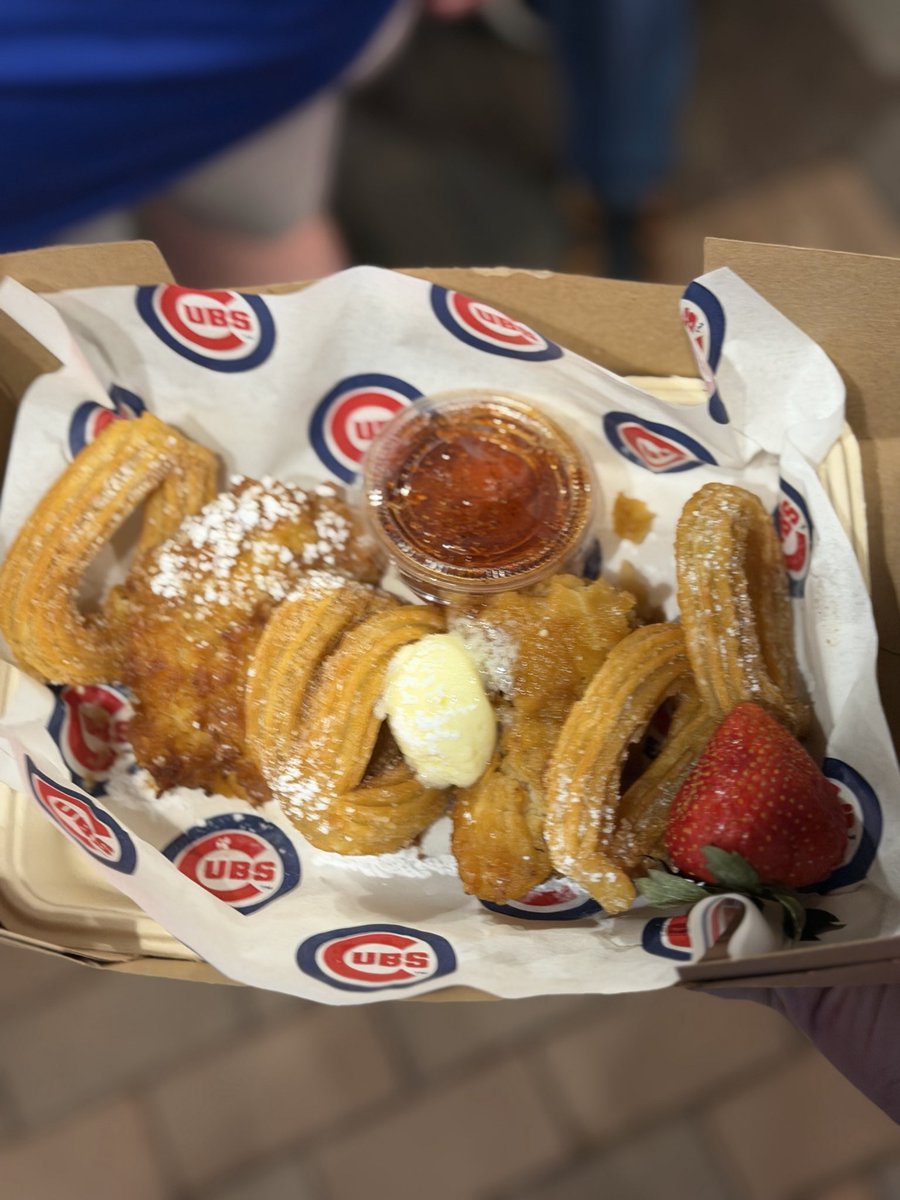 Stevengoo33's tweet photo. @AlbaneseLaura Best part of the day was trying the chicken and churros at the game https://t.co/ECHZiEQbvL