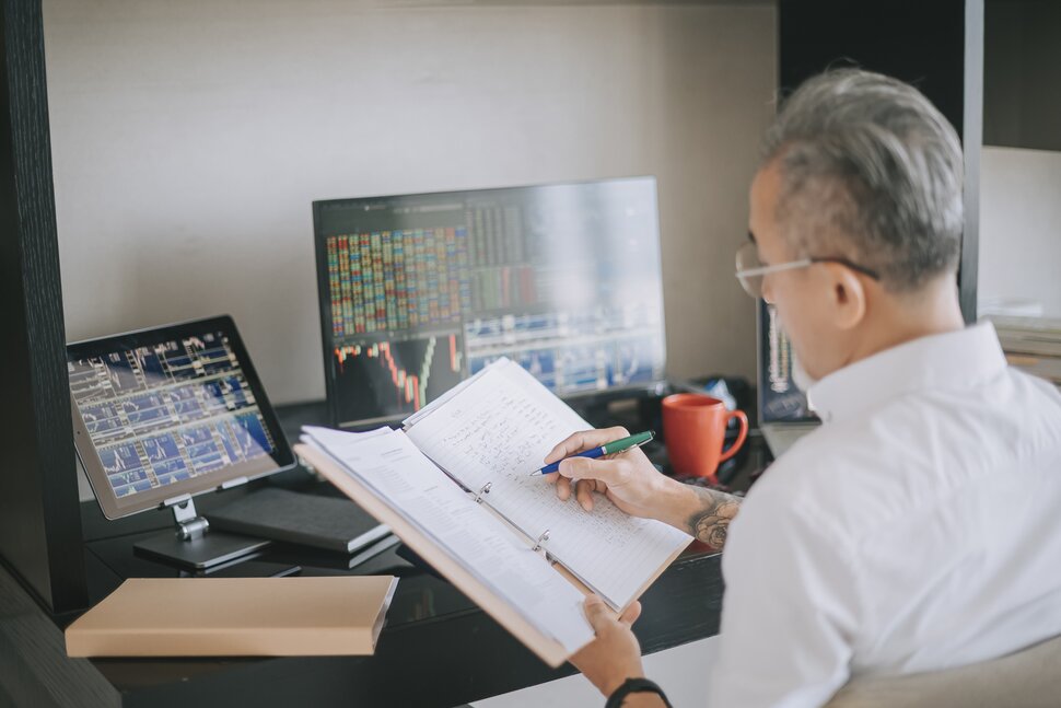 usnews's tweet image. Master the art of analyzing stock charts and take your trading skills to the next level! 📈🔍 #StockMarket #TradingTips bit.ly/4mK8NFh