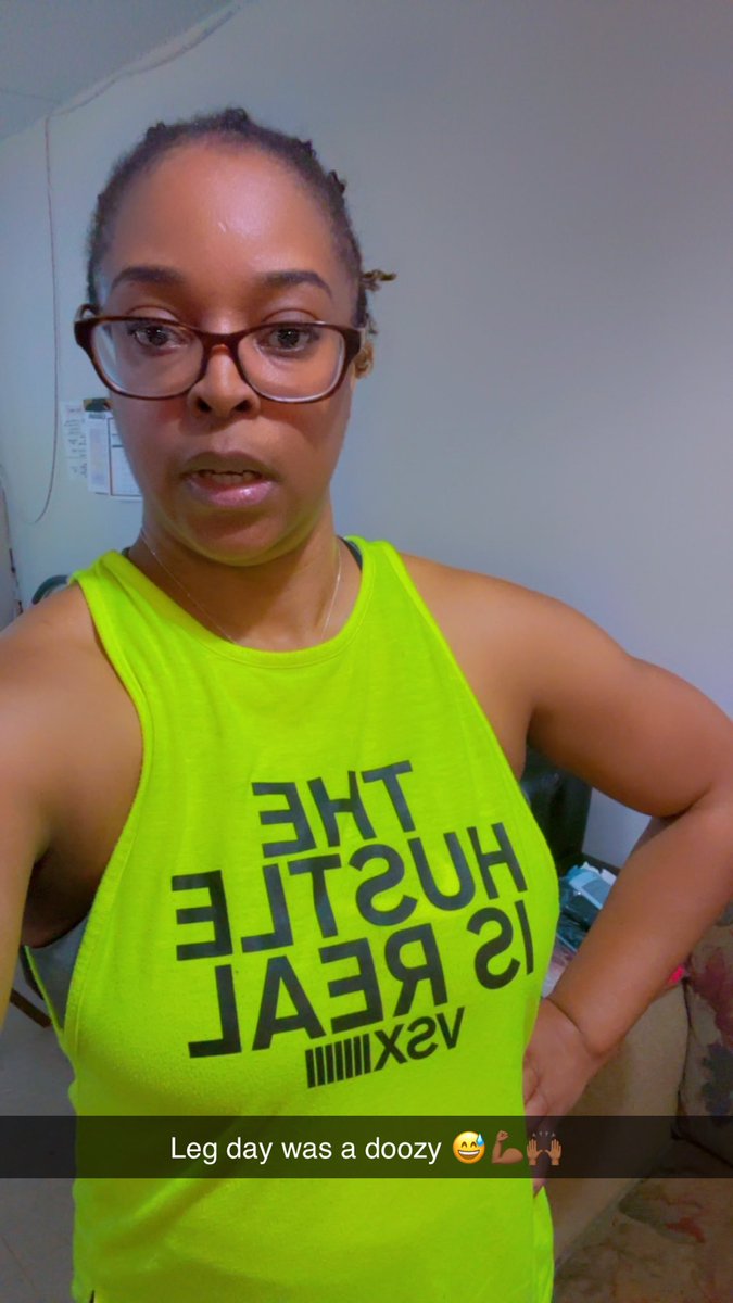 tbv_live's tweet image. When you have to double up on sets that only require 1 dumbbell, it’s time to buy more weights 😅 #WeightTraining #FitLife #TheBetterVersion #SelfCareMatters