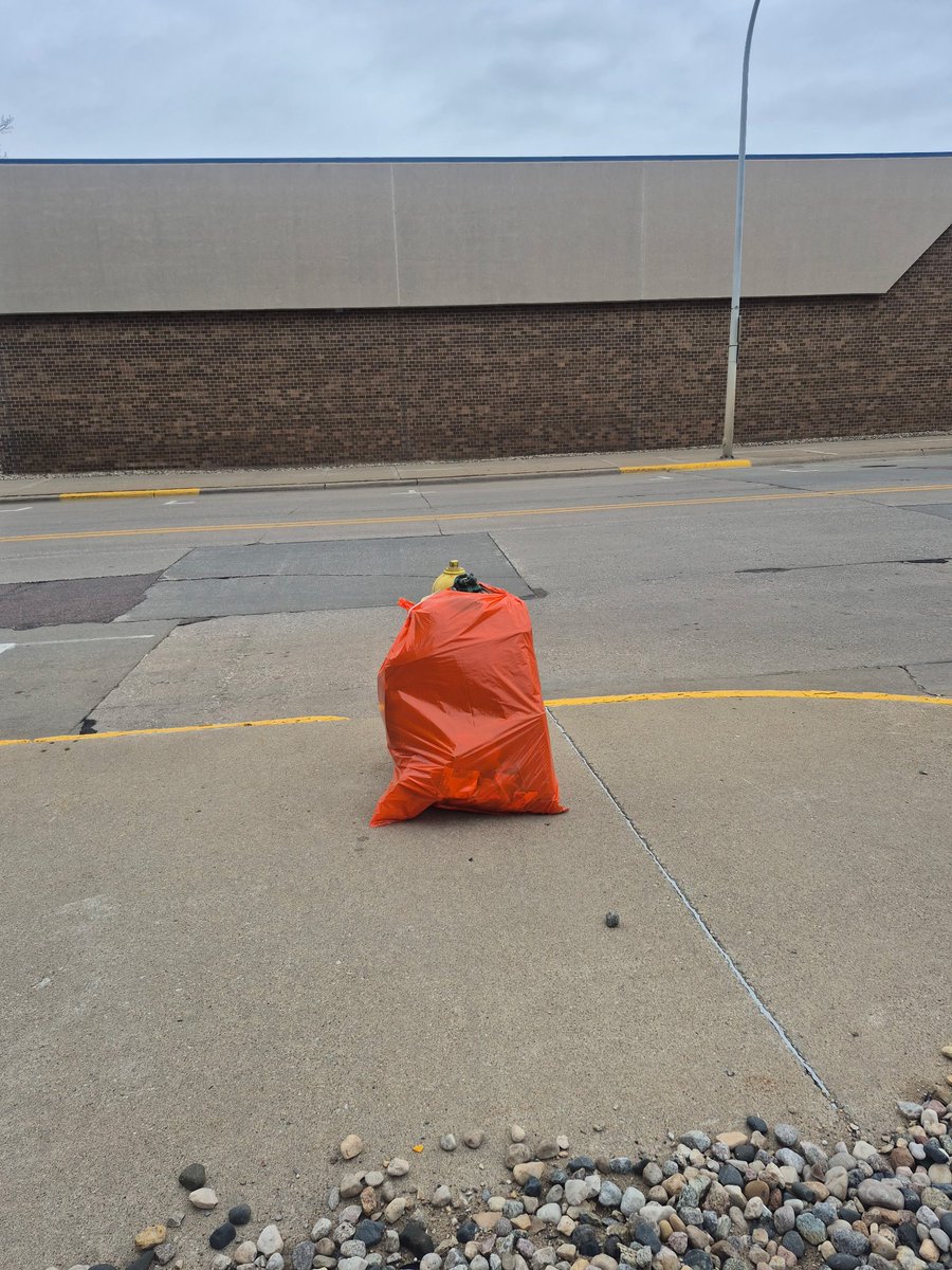 Thank you to all the volunteers and businesses who took part in Sioux City's Litter Dash!  Groups fanned out across town to pick up trash and make our community look a little brighter! Spring cleaning feels GREAT!!!  It's a team effort to keep our community clean.