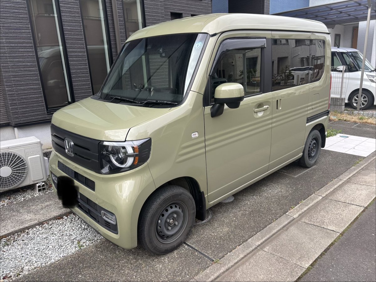 samasa1976's tweet photo. N-VANカスタム？
グリル変更(カーボン調)、マッドガード(純正OP)
あとホイールタイヤ欲しいがその内 https://t.co/dLJYVTqSeD