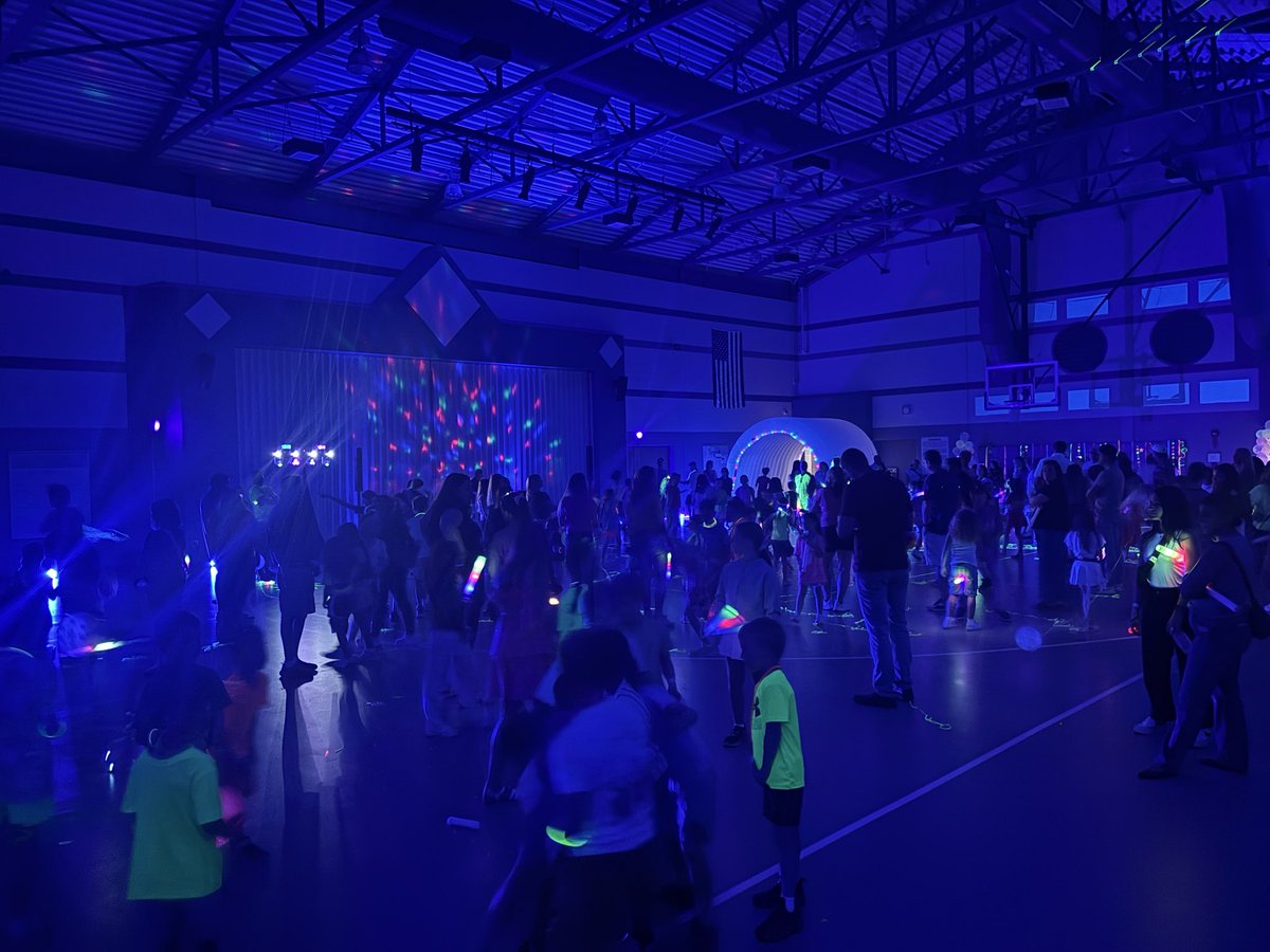 Glowing’ it up at GES tonight!!! Love the outfits, face paint &amp; dance moves 💃🪩🕺<a href="/Geistgators/">Geist Elementary</a> #ALLin
