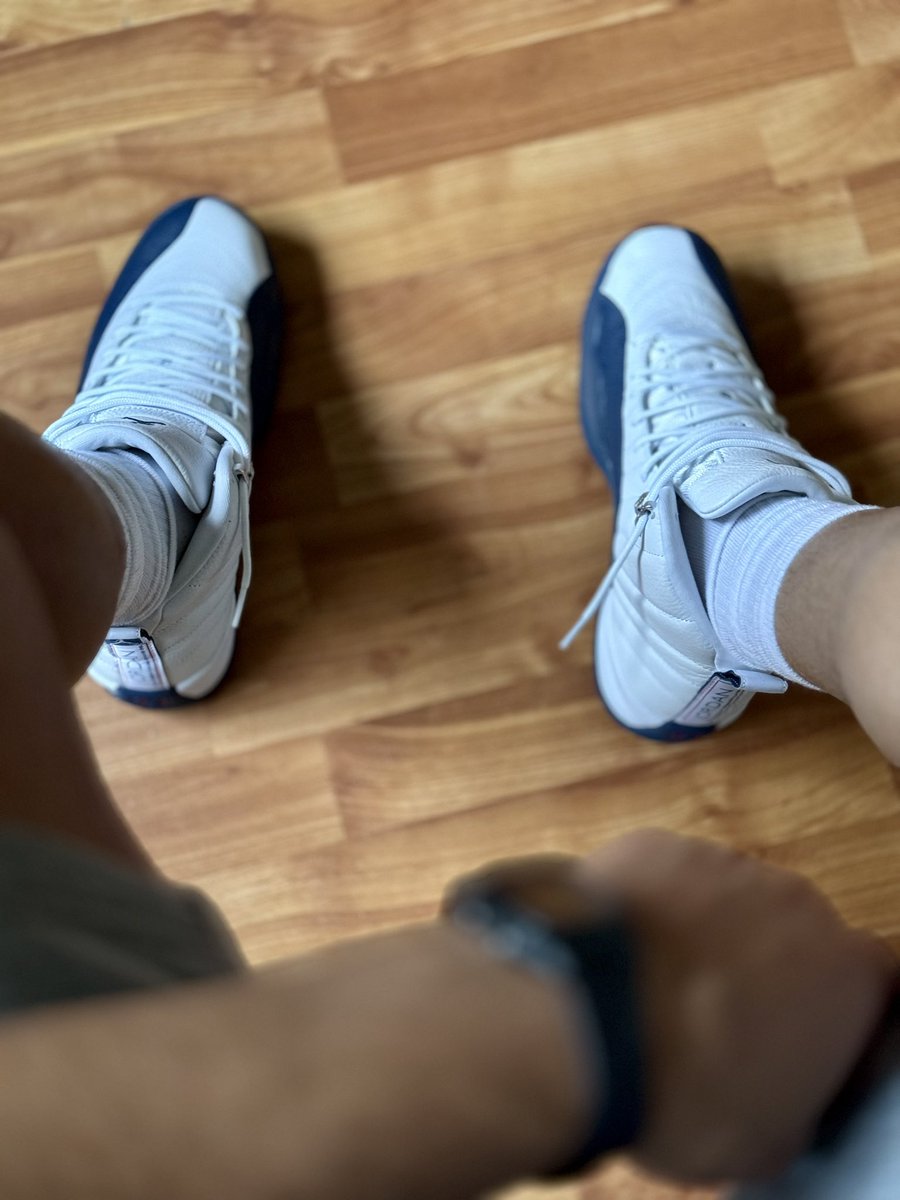 More_2_Conquer's tweet image. Good Feet’s. Man I need to start wearing my collection more often🤧💪🏽🫡✌🏽Jordan 12 French Blue✨✨✨ #KOTD