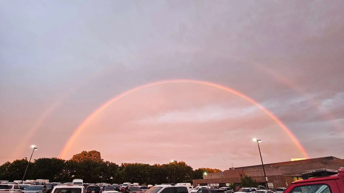 _Kennedy_9900's tweet image. Double rainbow without a drop of rain. Chicago, you’re showing off again! 🌈 #Chicago #DoubleRainbow #NoRain #GoodVibes #WindyCity