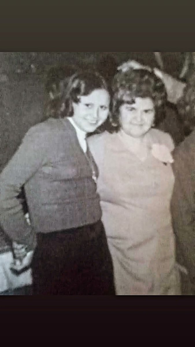 MarionEricces's tweet image. Sin duda alguna tuve la vida muy feliz junto a ella, no eramos perfectas, pero me dio unos valores y una vida cómo merecía ella no tuvo, la vida cómo yo fue muy sacrificada, pero con impetuo de obtener la victoria siempre...
#Memorable 
#Madre 
#Tete 
#Orgullo 
💐💐💐