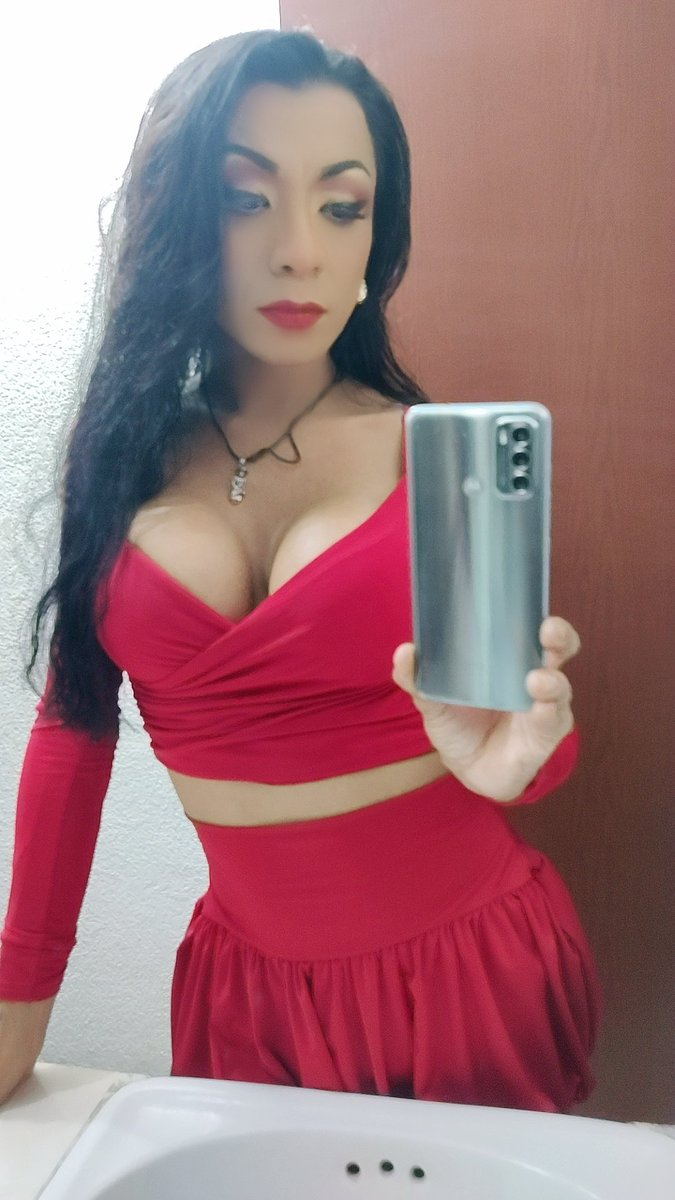 la León tweet media