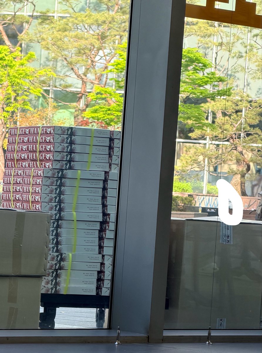 와 조공을 창억떡으로...?
미쵸따... 핫해벌여

그와중에 
160번까지는 스탠딩이라규
먼저 들어옴요