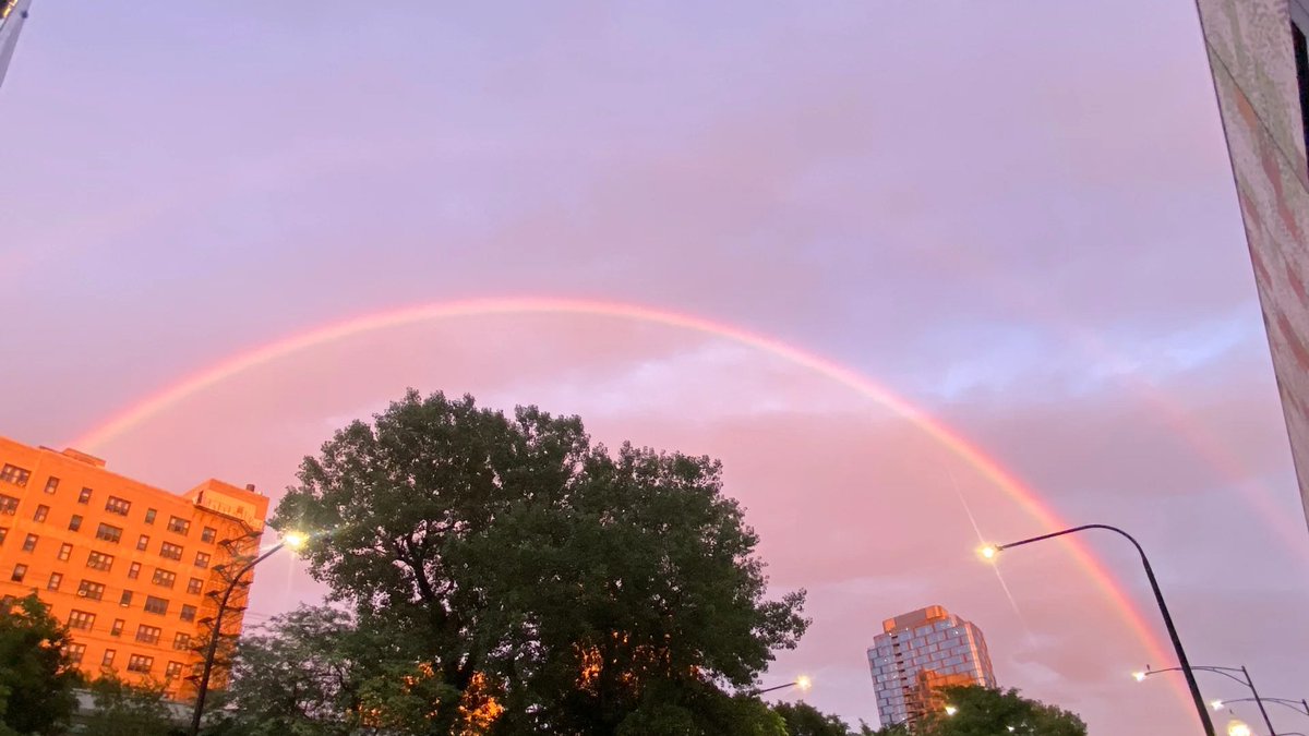 _Kennedy_9900's tweet image. Double rainbow without a drop of rain. Chicago, you’re showing off again! 🌈 #Chicago #DoubleRainbow #NoRain #GoodVibes #WindyCity