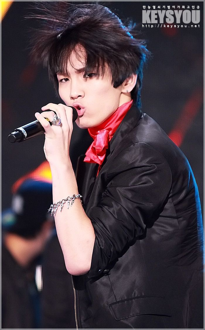 hourlykkb's tweet image. #KEY #키 #キー #SHINee #샤이니 @SHINee