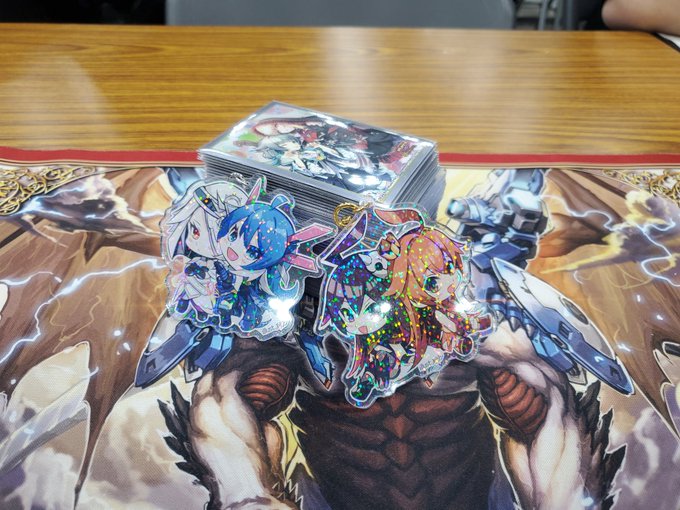 使ってるデッキのヒントでもあげておこう。
プレマはボルホワで、スリーブはフォロワーさんからいただいたQEDのスリーブを使ってます。 