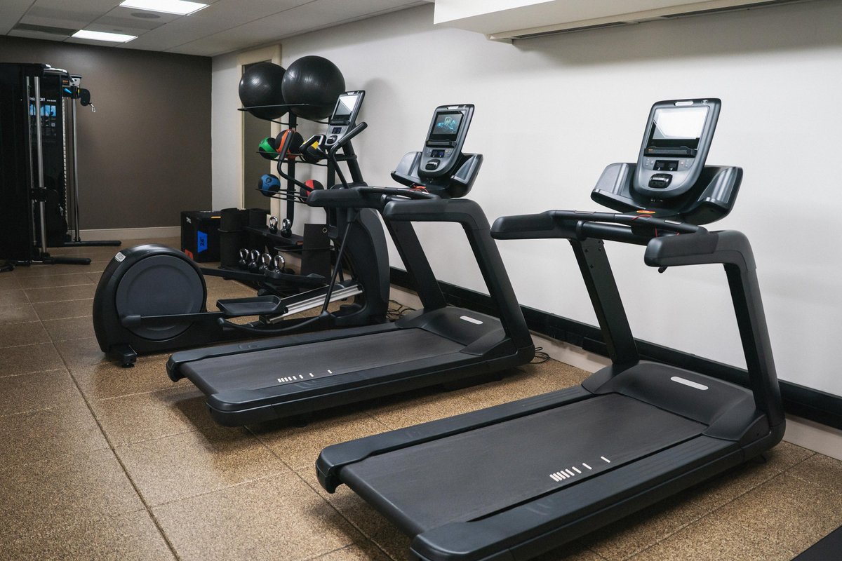 EmbassySuitesCP's tweet photo. Keep moving, even on the road! 🏃‍♀️✨

This #NationalExerciseDay, hit our Fitness Center or enjoy a stroll around our property—your routine, your way.

➡️ Book your stay and stay active: https://t.co/TUnkFqT0RC https://t.co/GVG36jItmo