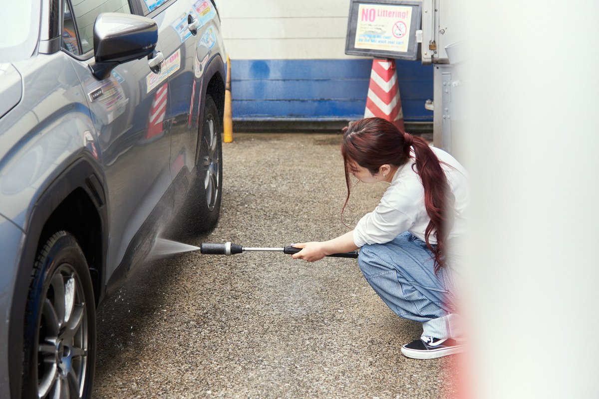 kurukura_jp's tweet photo. 自動車ライター・黒木美珠さんによる連載の第2回目が公開!今回のテーマは、はじめての手洗い洗車。
前回手に入れたコメリの洗車グッズを使って、基本の手順とちょっとしたコツを教えてもらいました。
#黒木美珠 #AUTOBI @mijyu_official @KomeriOfficial
https://t.co/SedCXz0v9j https://t.co/8TNSUjzCls