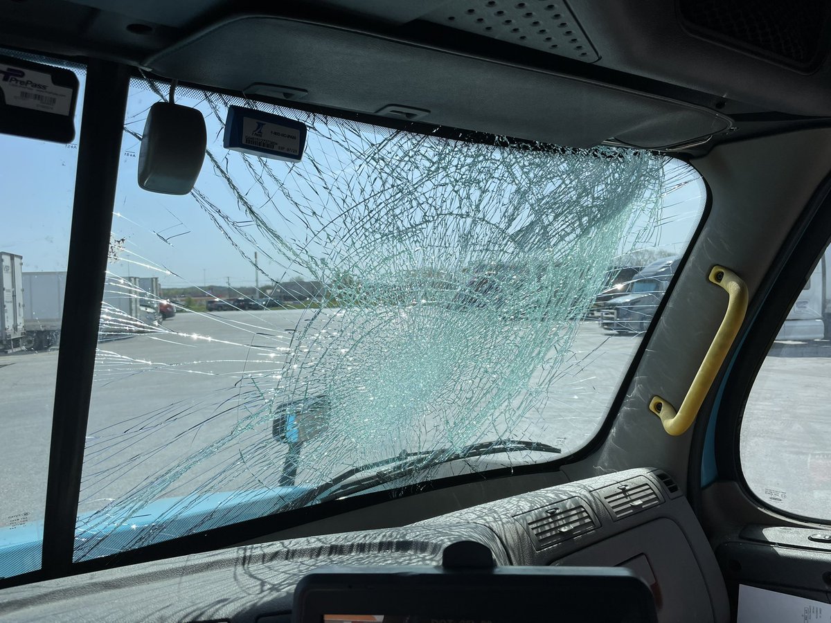 Trucker Dan tweet media